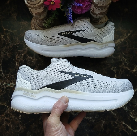Brooks Ghost Max 2 Comfort/Running Athletic/Medical Field Shoes Size 11.5 Men - Picture 1 of 14